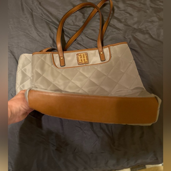 Tommy Hilfiger Quilted Nylon Tote Bag With Pouch Taupe With Faux Leather Trim - Picture 3 of 7
